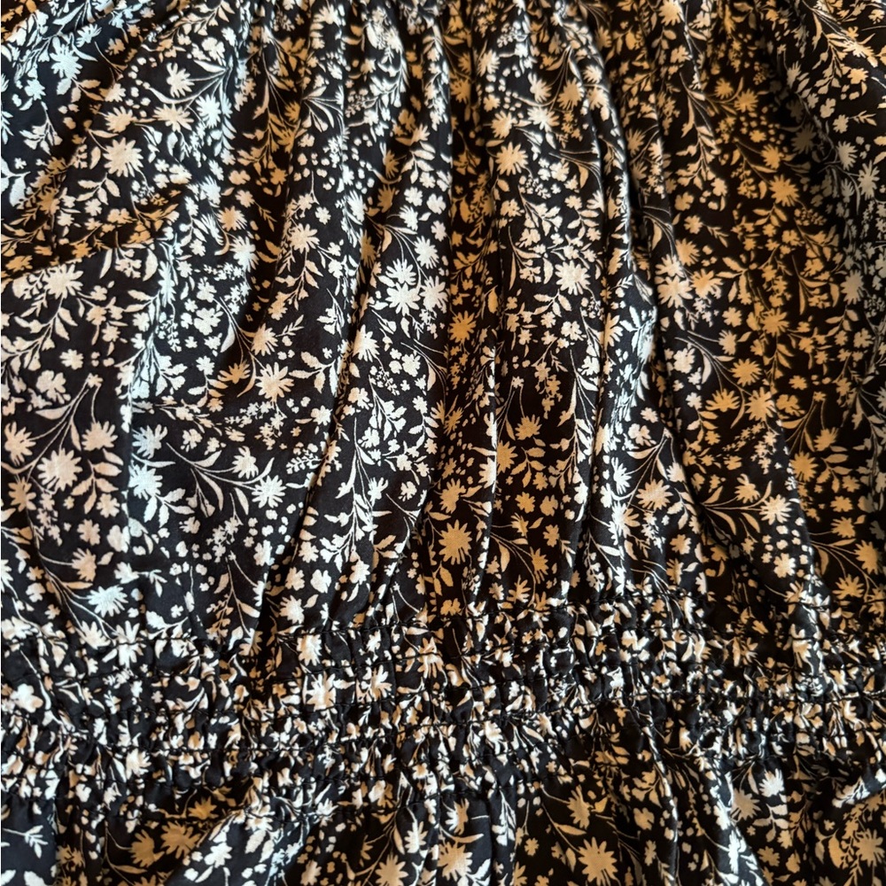 Universal Thread floral ditsy blouse - Picture 2 of 2